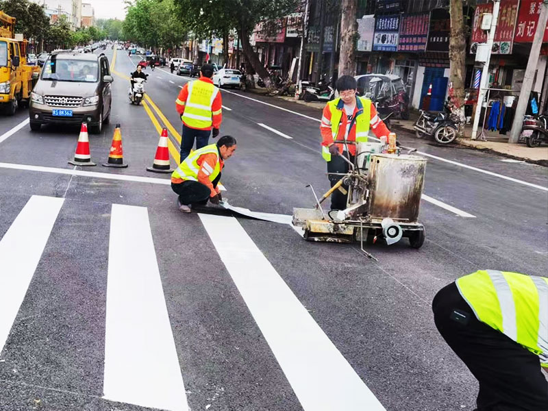 热熔标线施工,热熔标线震荡施工,标线震荡不成型